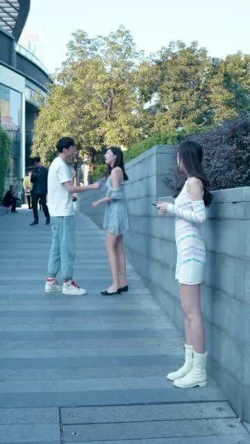 网红情侣吵架吃瓜图片大全,吃瓜群众围观热议！